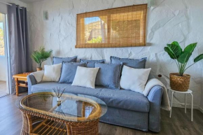 Relaxing, ocean view apartment with fast Wi-Fi